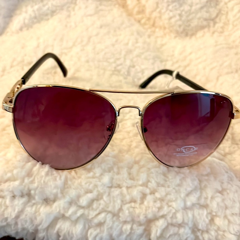 Oscar de La Renta Aviator Sunglasses
